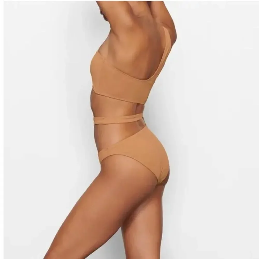 Skims Monokini One-Shoulder Swimsuit Almond Tan Plus Size 3X Side Cut Outs Bold